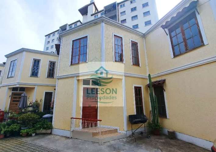 CERRO ALEGRE- ARRIENDO CASA 3D/2B CON ESTACIONAMIENTO