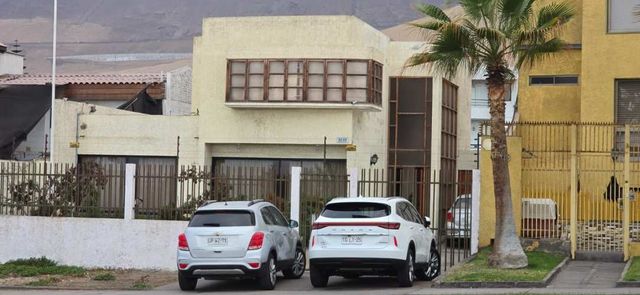 CASA CON DESTINO COMERCIAL PARA OFICINAS O INSTITUCIONES