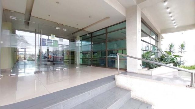 A Minutos del Centro - Excelente Ubicación - Edificio de Oficinas - A Pasos de Autopistas