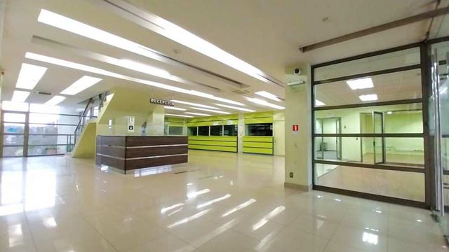 A Minutos del Centro - Excelente Ubicación - Edificio de Oficinas - A Pasos de Autopistas