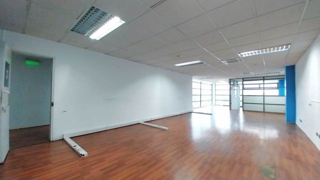 A Minutos del Centro - Excelente Ubicación - Edificio de Oficinas - A Pasos de Autopistas