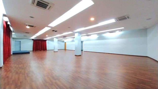 A Minutos del Centro - Excelente Ubicación - Edificio de Oficinas - A Pasos de Autopistas