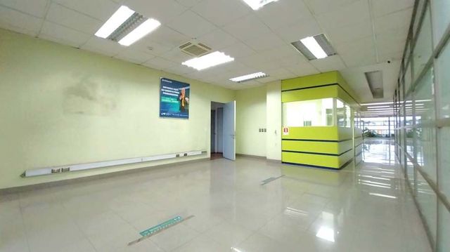 A Minutos del Centro - Excelente Ubicación - Edificio de Oficinas - A Pasos de Autopistas