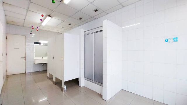 A Minutos del Centro - Excelente Ubicación - Edificio de Oficinas - A Pasos de Autopistas