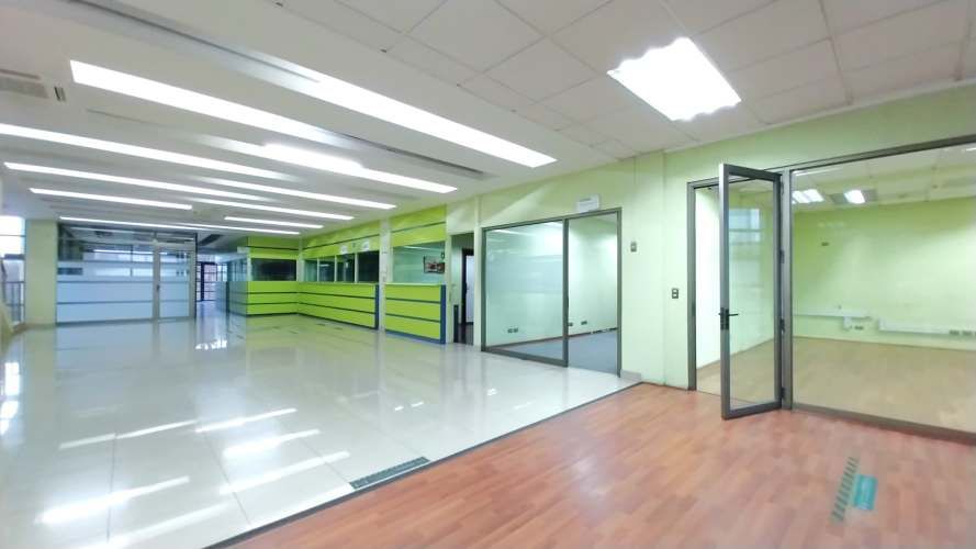 A Minutos del Centro - Excelente Ubicación - Edificio de Oficinas - A Pasos de Autopistas