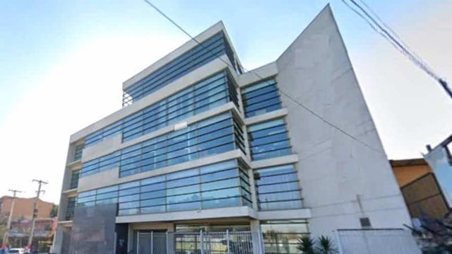 A Minutos del Centro - Excelente Ubicación - Edificio de Oficinas - A Pasos de Autopistas