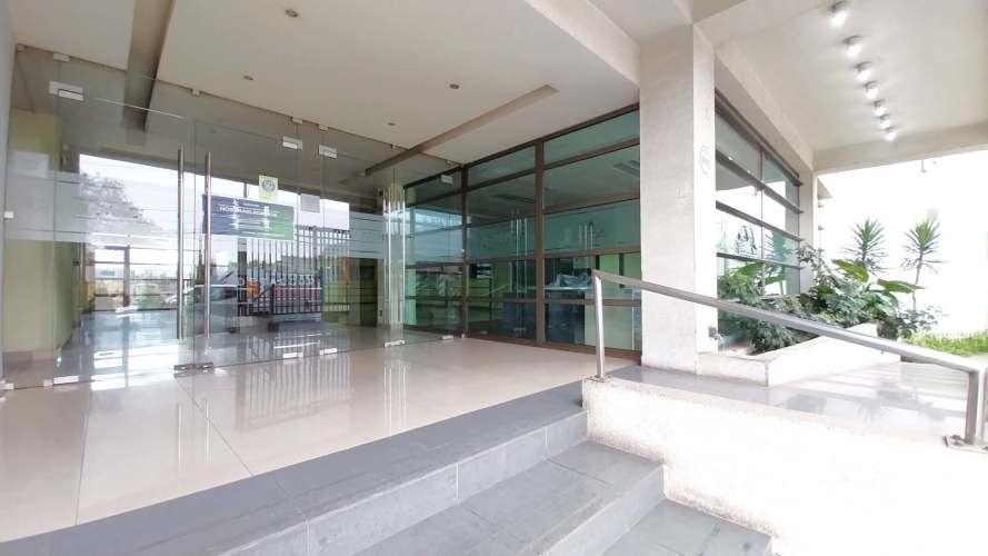 A Minutos del Centro - Excelente Ubicación - Edificio de Oficinas - A Pasos de Autopistas