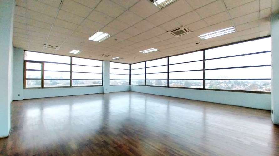 A Minutos del Centro - Excelente Ubicación - Edificio de Oficinas - A Pasos de Autopistas