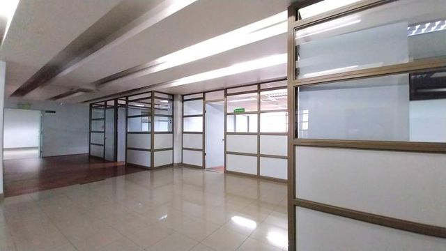 A Minutos del Centro - Excelente Ubicación - Edificio de Oficinas - A Pasos de Autopistas