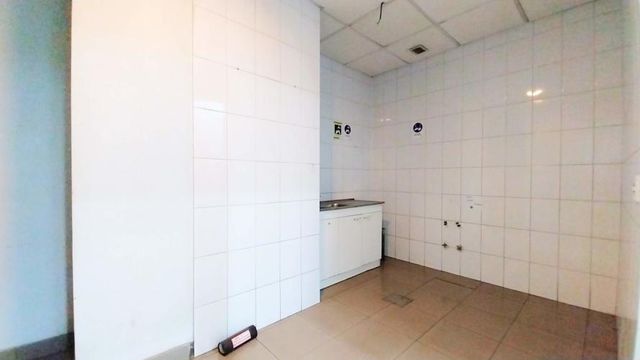 A Minutos del Centro - Excelente Ubicación - Edificio de Oficinas - A Pasos de Autopistas