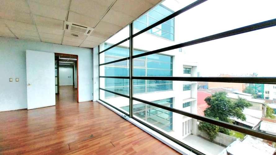 A Minutos del Centro - Excelente Ubicación - Edificio de Oficinas - A Pasos de Autopistas