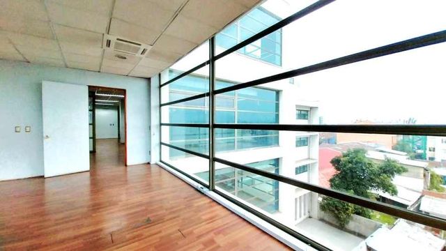A Minutos del Centro - Excelente Ubicación - Edificio de Oficinas - A Pasos de Autopistas