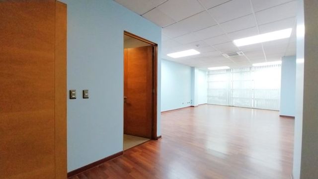 A Minutos del Centro - Excelente Ubicación - Edificio de Oficinas - A Pasos de Autopistas
