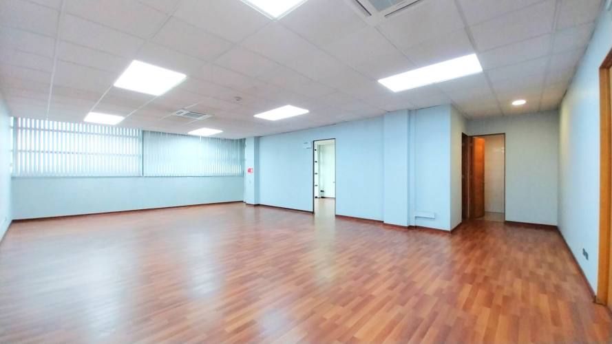 A Minutos del Centro - Excelente Ubicación - Edificio de Oficinas - A Pasos de Autopistas