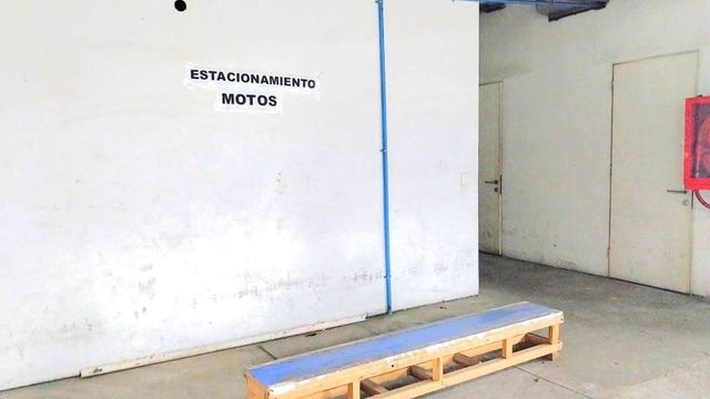 A Minutos del Centro - Excelente Ubicación - Edificio de Oficinas - A Pasos de Autopistas