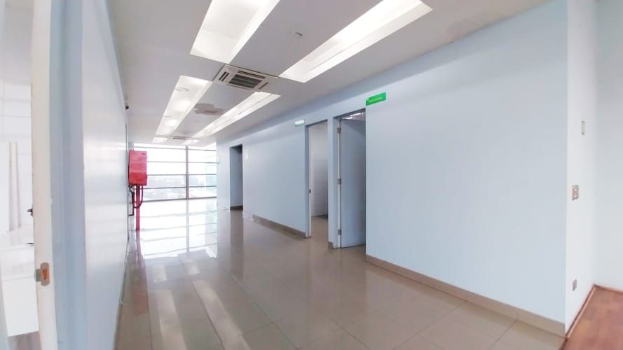A Minutos del Centro - Excelente Ubicación - Edificio de Oficinas - A Pasos de Autopistas