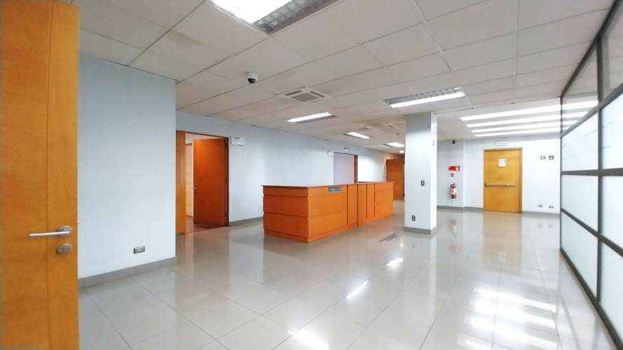 A Minutos del Centro - Excelente Ubicación - Edificio de Oficinas - A Pasos de Autopistas