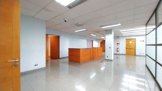 A Minutos del Centro - Excelente Ubicación - Edificio de Oficinas - A Pasos de Autopistas