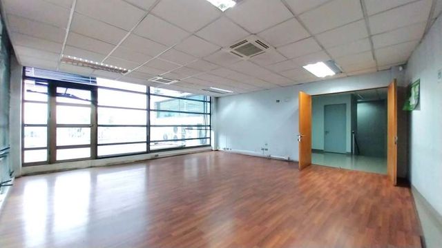 A Minutos del Centro - Excelente Ubicación - Edificio de Oficinas - A Pasos de Autopistas