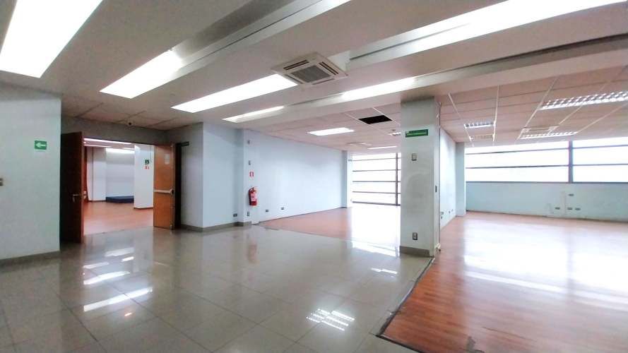 A Minutos del Centro - Excelente Ubicación - Edificio de Oficinas - A Pasos de Autopistas