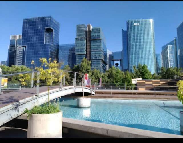 VENDO ESTACIONAMIENTO  EN EXCLUSIVO SECTOR LAS CONDES