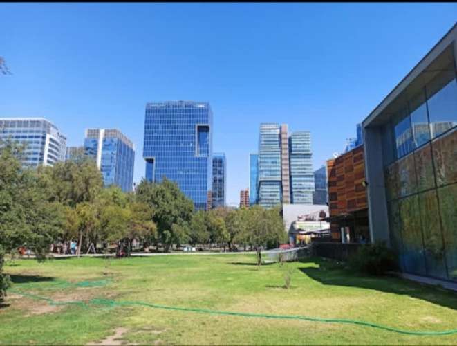 VENDO ESTACIONAMIENTO  EN EXCLUSIVO SECTOR LAS CONDES