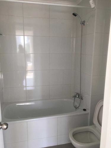 Moderno Hogar con Excelente Conectividad (129809)