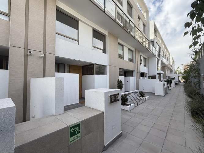 Se Vende Dpto.  Townhouse +un Estacionamiento+bodega 7807 Uf