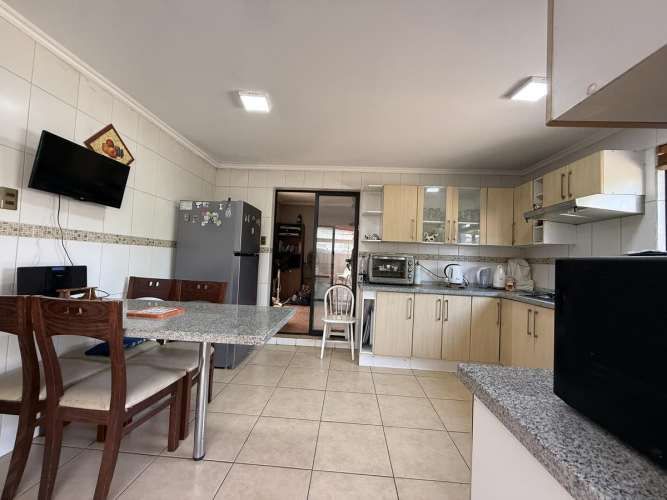 Hermosa Casa En Venta En San Miguel Con Piscina