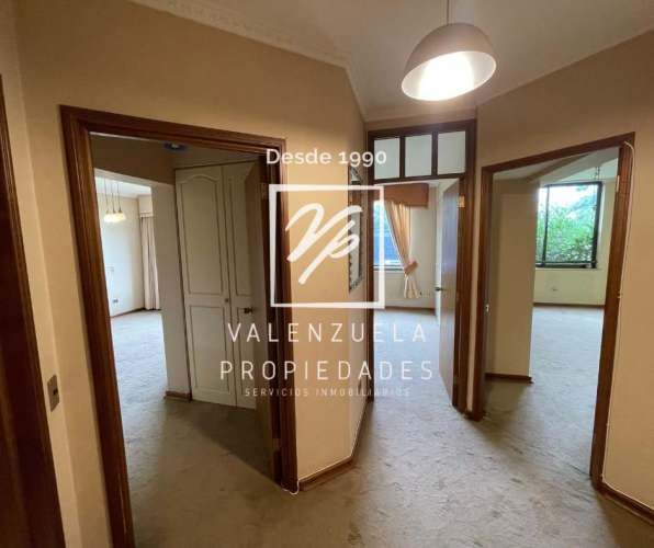 Cómodo y Amplio Departamento Edificio El Bosque (Thiers)