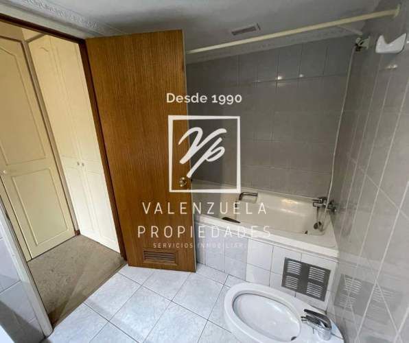 Cómodo y Amplio Departamento Edificio El Bosque (Thiers)