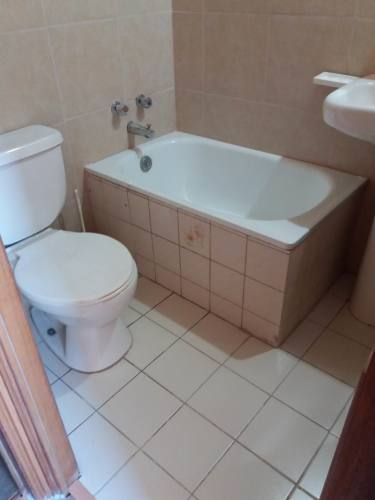 PIEZA PEQUEÑA CON BAÑO PRIVADO