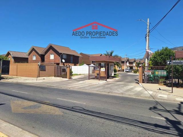 Se Vende Linda Casa, Avenida Santa Cruz,  Condominio Villa Florencia, comuna de La Cruz.