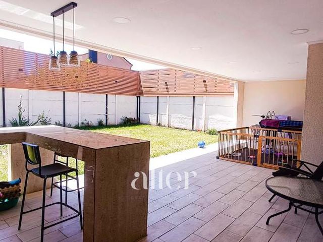 Amplios y moderna Casa, en Ambiente Familiar (129901)