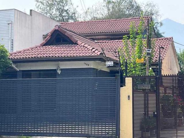 Amplia casa en excelente ubicación (129951)