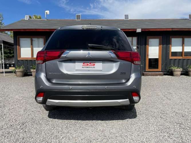 MITSUBISHI OUTLANDER  2.0 AT 4X2 2018