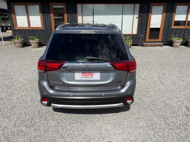 MITSUBISHI OUTLANDER  2.0 AT 4X2 2018