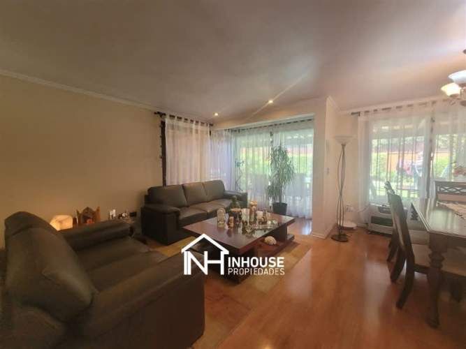 CASA Casa en Francisco Otta / Av. Consistorial