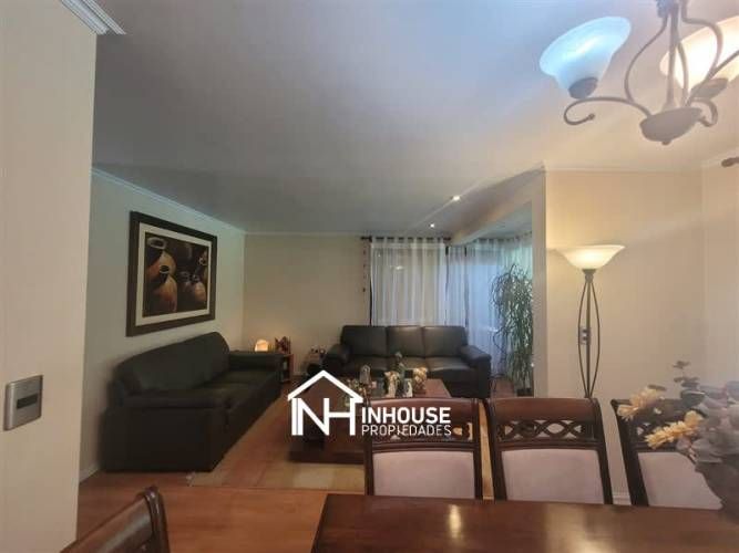 CASA Casa en Francisco Otta / Av. Consistorial