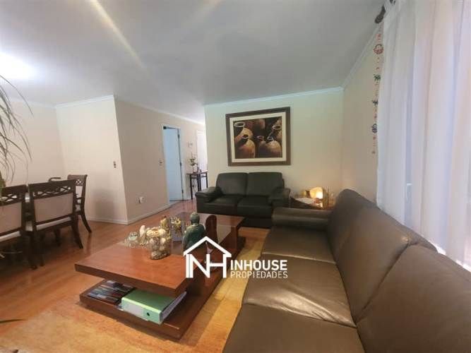 CASA Casa en Francisco Otta / Av. Consistorial