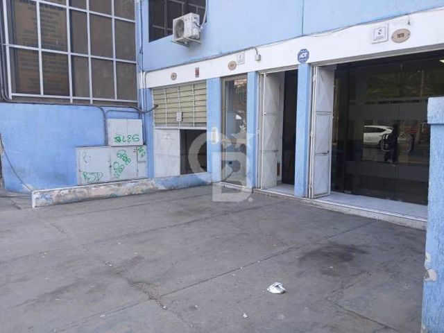 Oficina con 6 privados en Av. Argentina