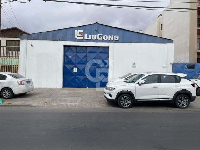 Amplia Bodega de 300m2 sector centro norte