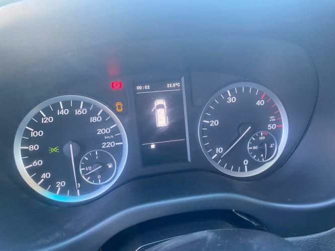 FURGON Marca MERCEDES BENZ Modelo VITO 111 CDI Año 2017