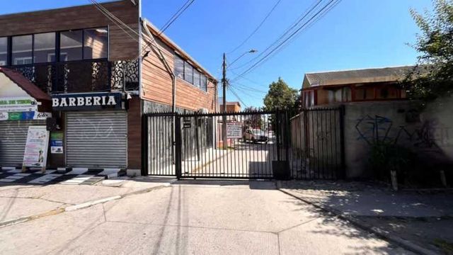 Casa de 2 piso regularizada en Pasaje cerrado sin