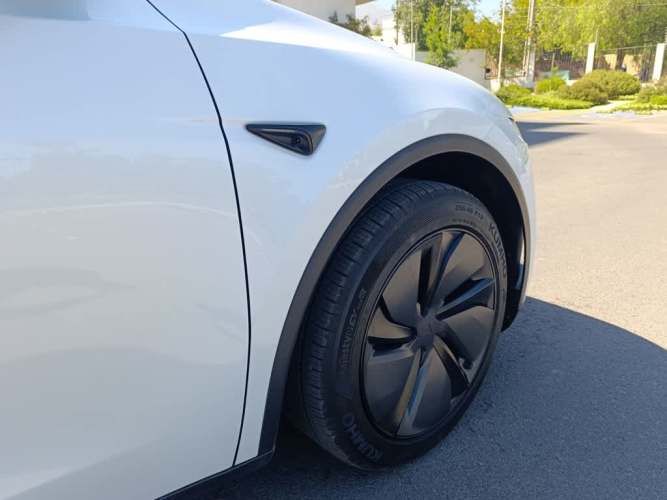 TESLA MODEL Y 2025