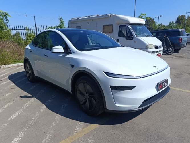 TESLA MODEL Y 2025