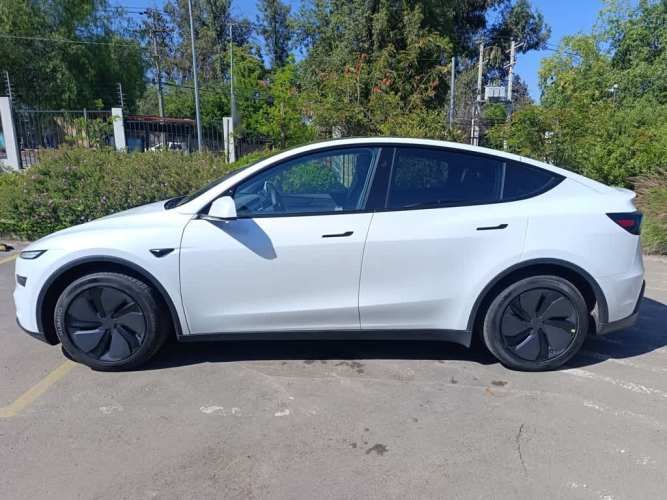 TESLA MODEL Y 2025