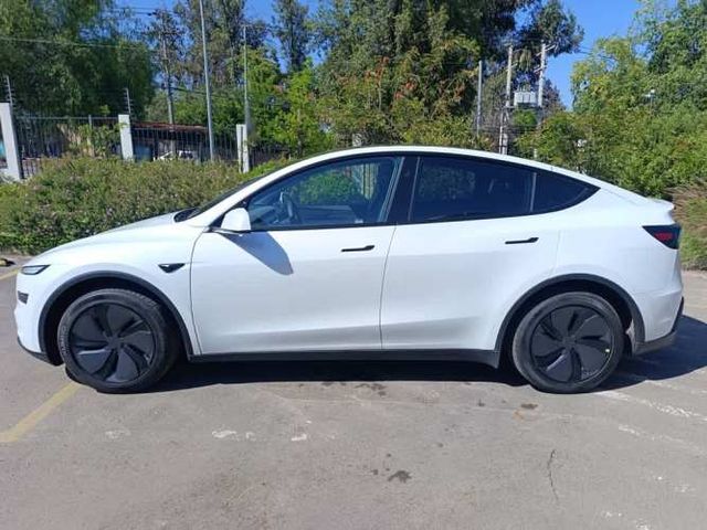 TESLA MODEL Y 2025