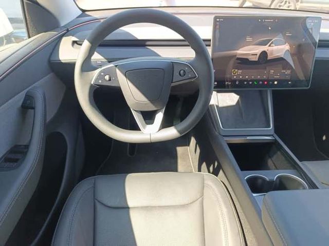 TESLA MODEL Y 2025