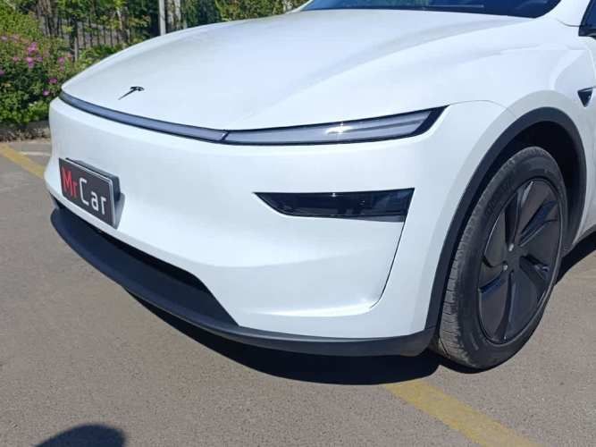TESLA MODEL Y 2025